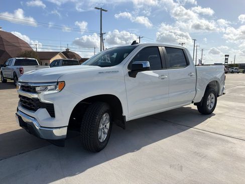 Used 2024 Chevrolet Silverado 1500 LT RWD image 3