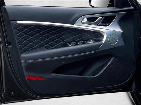 Used 2021 Genesis G70 3.3T w/ Prestige Package image 18