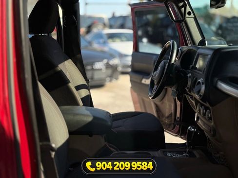 Used 2013 Jeep Wrangler Unlimited Rubicon w/ Connectivity Group AWD/4WD image 15