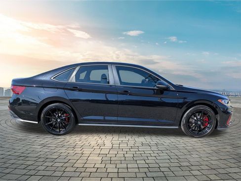 Used 2025 Volkswagen Jetta GLI Autobahn FWD image 4
