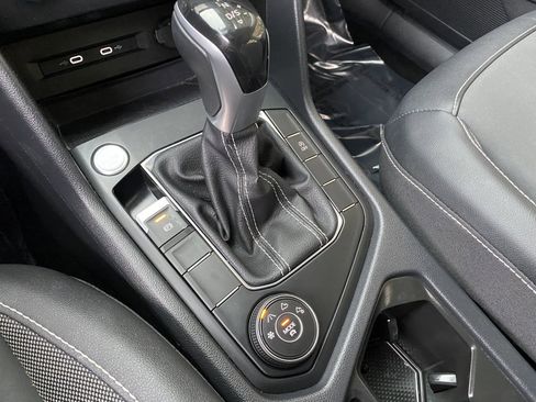 Used 2022 Volkswagen Taos SE w/ Panoramic Sunroof Package image 35