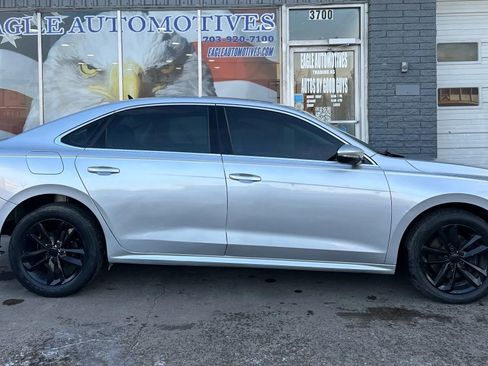 Used 2020 Volkswagen Passat 2.0T SE image 2