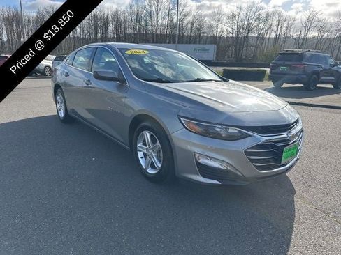 Used 2024 Chevrolet Malibu LT image 3