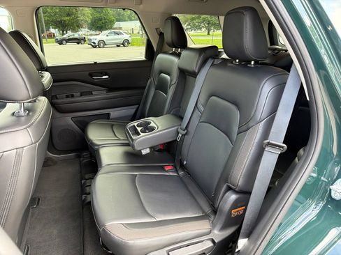 Used 2025 Nissan Pathfinder SL AWD/4WD image 19