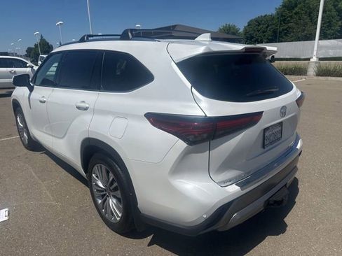 Used 2023 Toyota Highlander Platinum AWD/4WD image 10