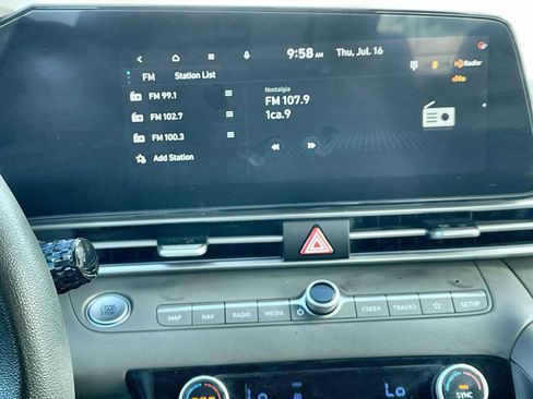 Used 2024 Hyundai Elantra SEL FWD image 12
