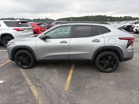 Used 2024 Chevrolet Trax ACTIV w/ Sunroof Package FWD image 5