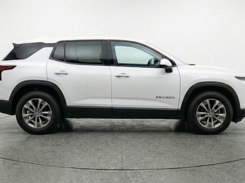 Used 2025 Chevrolet Equinox LT FWD image 11