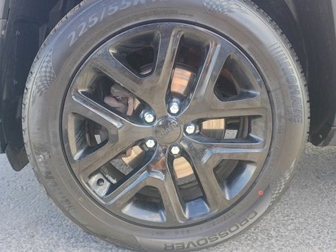 Used 2017 Jeep Renegade Latitude AWD/4WD image 17