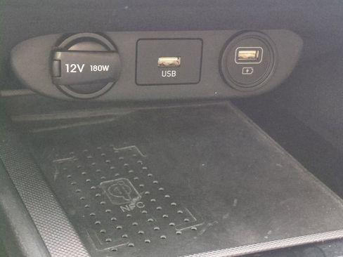 Used 2023 Hyundai Elantra Limited image 24