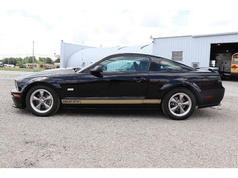 Used 2006 Ford Mustang GT image 3