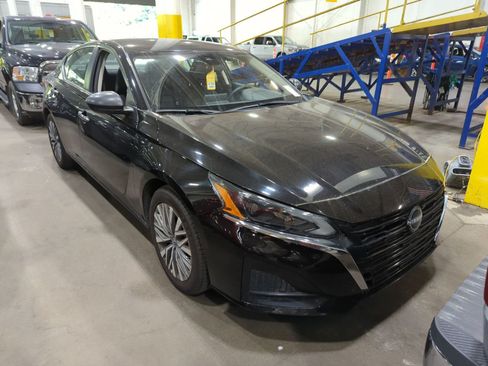 Used 2025 Nissan Altima 2.5 SV FWD image 4