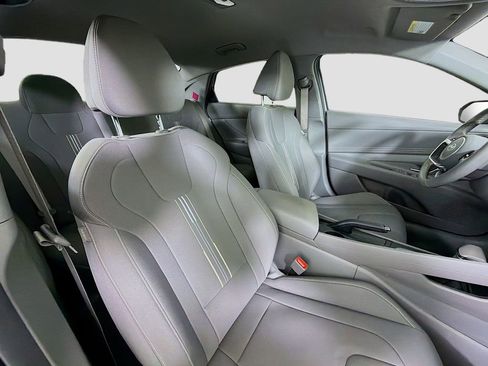 Used 2025 Hyundai Elantra Sport image 27