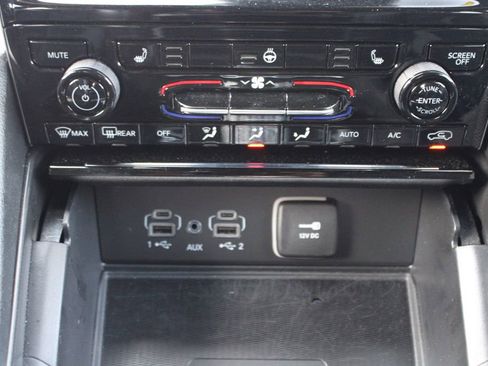 Used 2024 Jeep Grand Cherokee L Altitude AWD/4WD image 21