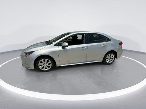 Used 2020 Toyota Corolla LE FWD image 4