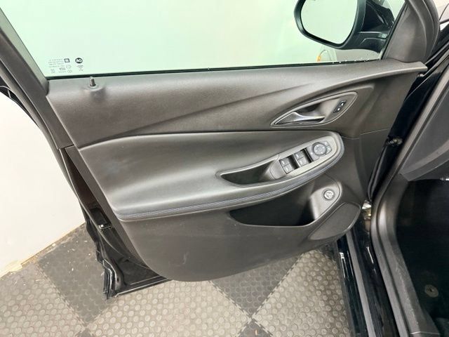 Used 2025 Buick Encore GX Sport Touring AWD/4WD image 17