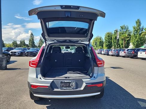 Certified 2024 Volvo XC40 B5 Ultimate w/ Protection Package Premier AWD/4WD image 16