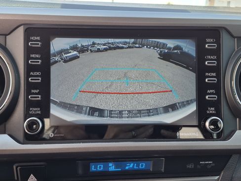 Used 2021 Toyota Tacoma SR5 AWD/4WD image 29