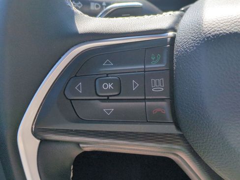 Used 2025 Jeep Grand Cherokee Altitude AWD/4WD image 19