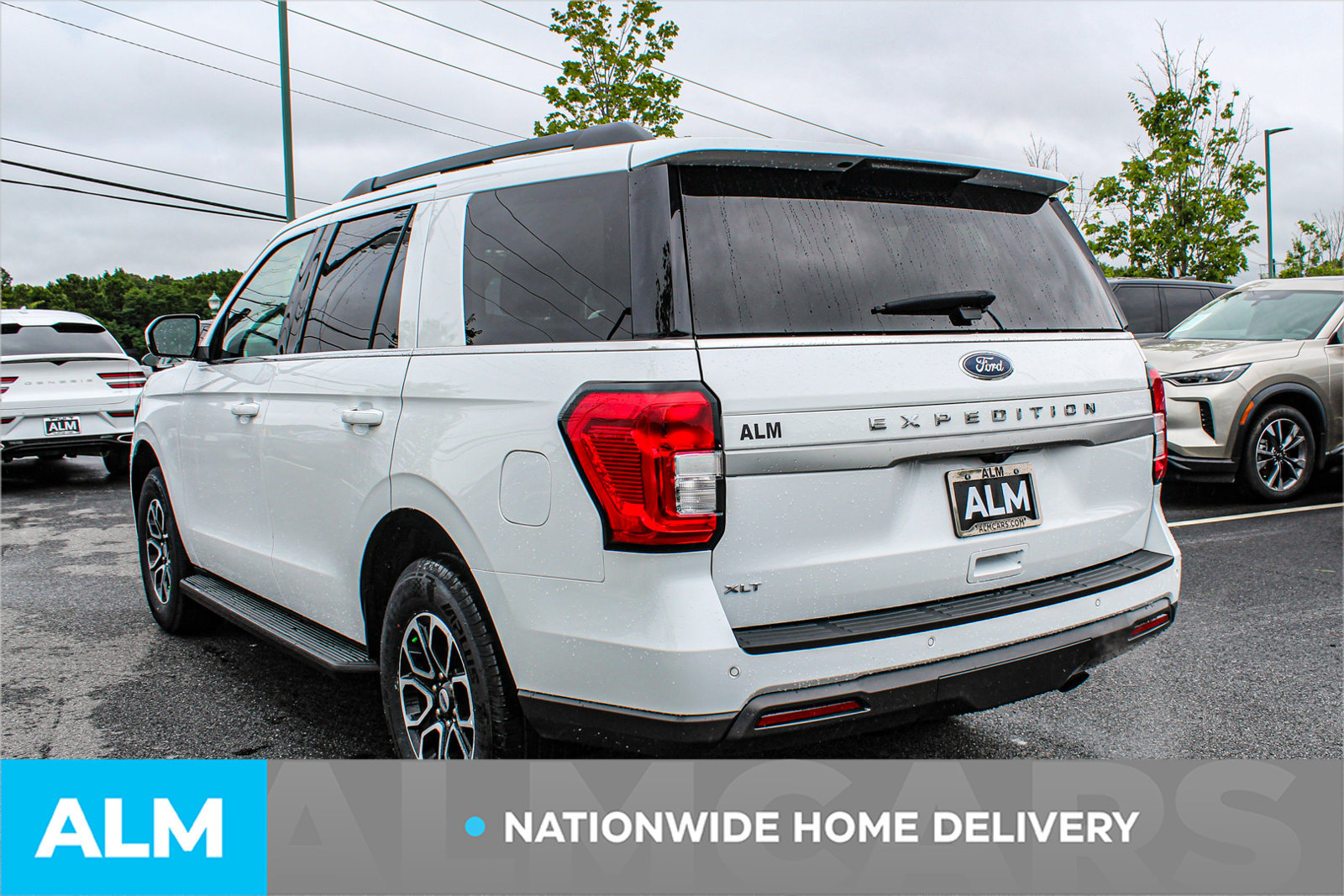 Used 2024 Ford Expedition XLT RWD image 4