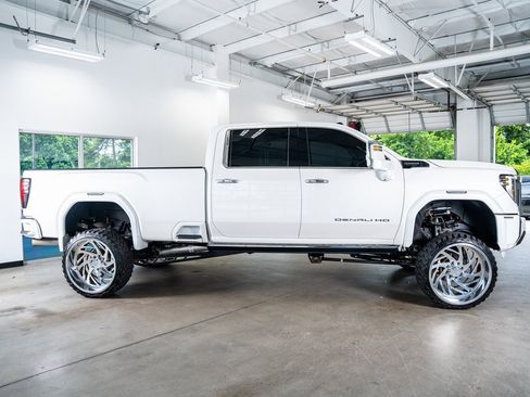 Used 2024 GMC Sierra 2500 Denali Ultimate w/ Max Trailering Package image 5