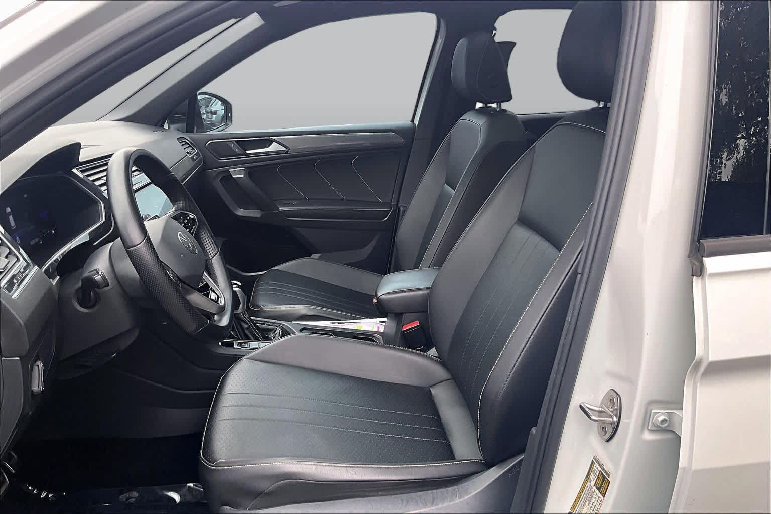 Used 2022 Volkswagen Tiguan SE R-Line FWD image 9