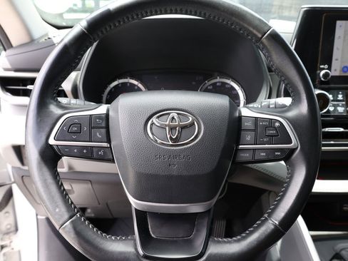 Used 2023 Toyota Highlander LE image 31