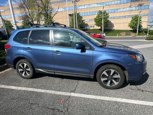 Used 2017 Subaru Forester 2.5i Premium w/ Popular Package #2A AWD/4WD image 3