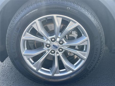 Used 2024 Ford Explorer XLT w/ Equipment Group 202A AWD/4WD image 12
