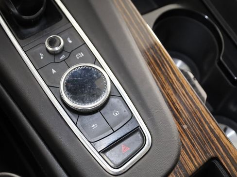 Used 2023 Cadillac Escalade Premium Luxury image 31