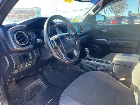 Used 2017 Toyota Tacoma TRD Sport w/ Tow Package (A/T) image 6