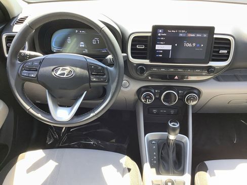 Used 2025 Hyundai Venue SEL FWD image 16
