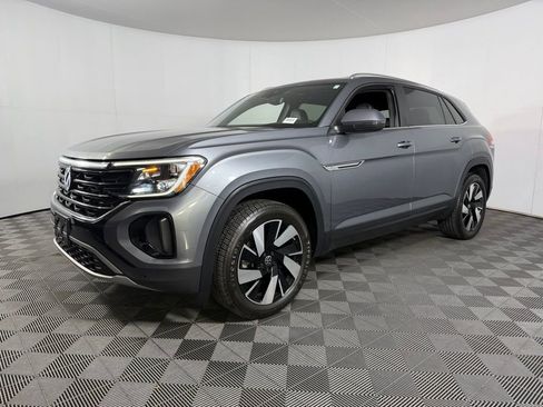 Used 2025 Volkswagen Atlas Cross Sport SE image 3