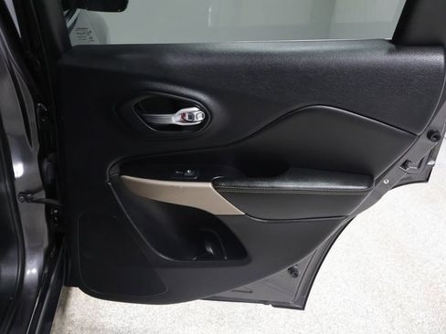 Used 2017 Jeep Cherokee Limited w/ Luxury Group image 21