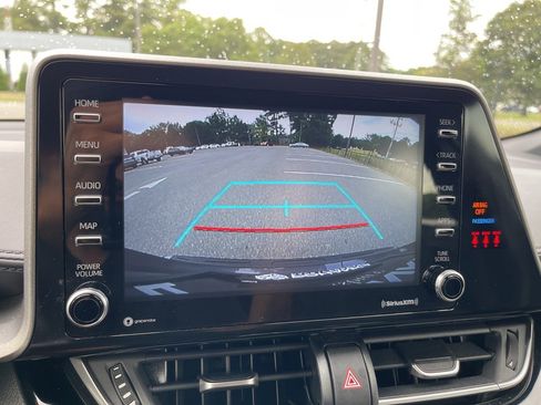 Used 2022 Toyota C-HR XLE image 11