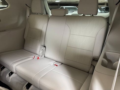 Used 2025 Buick Enclave Avenir w/ LPO, Floor Liner Package image 24
