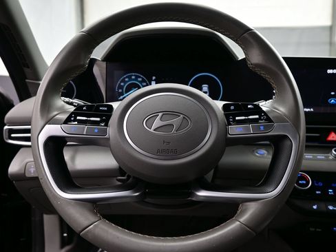Used 2025 Hyundai Elantra SEL w/ Cargo Package FWD image 23