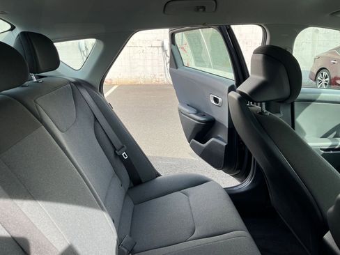 Used 2025 Kia K4 LXS image 37