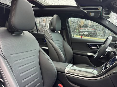 Used 2025 Mercedes-Benz GLC 350e 4MATIC image 31