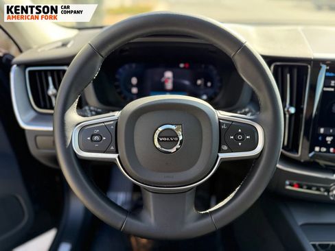 Used 2025 Volvo XC60 B5 Core image 18