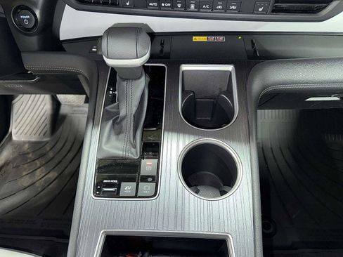 Used 2025 Toyota Sienna XLE w/ XLE Plus Package AWD/4WD image 34