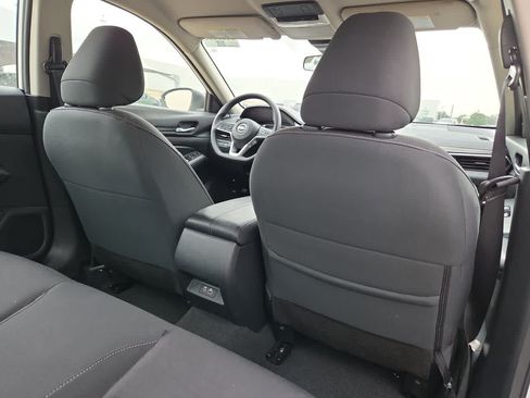 Used 2025 Nissan Altima 2.5 SV FWD image 16