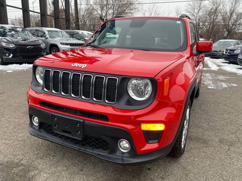 Used 2019 Jeep Renegade Latitude FWD image 2