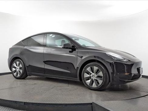 Used 2022 Tesla Model Y Long Range image 9