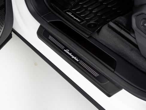 Used 2024 Lamborghini Urus S image 25