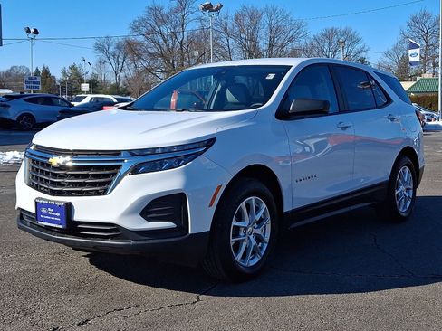 Used 2023 Chevrolet Equinox LS w/ LS Convenience Package image 3