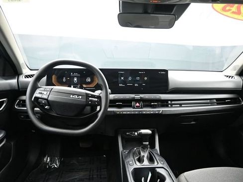 Used 2025 Kia K4 LXS image 32