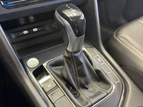 Used 2022 Volkswagen Tiguan SE AWD/4WD image 18