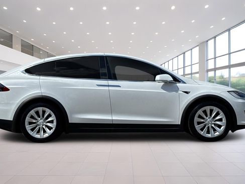 Used 2016 Tesla Model X 90D AWD/4WD image 3
