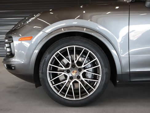 Certified 2023 Porsche Cayenne S image 28